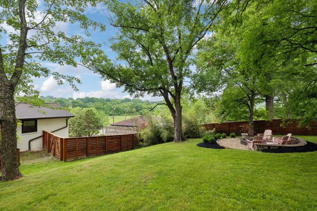 5104 Greentree Dr, Nashville, TN 37211