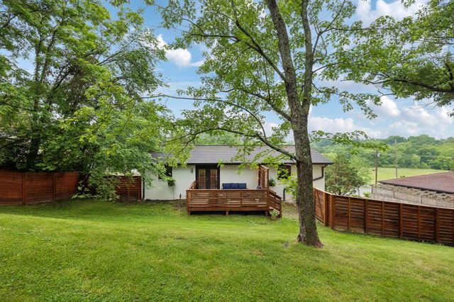 5104 Greentree Dr, Nashville, TN 37211
