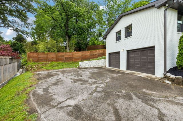 5104 Greentree Dr, Nashville, TN 37211
