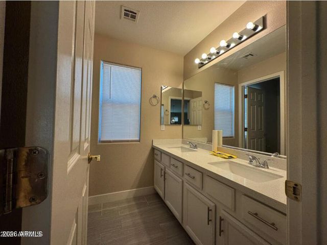 1470 W Armstrong Way, Chandler, AZ 85286