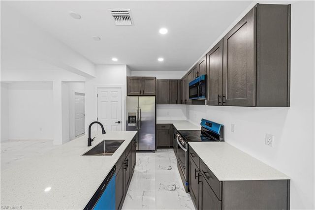 2810 73rd ST W, Lehigh Acres, FL 33971