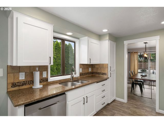 708 Ne 238TH Pl, Wood Village, OR 97060