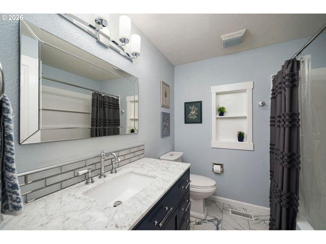 708 Ne 238TH Pl, Wood Village, OR 97060