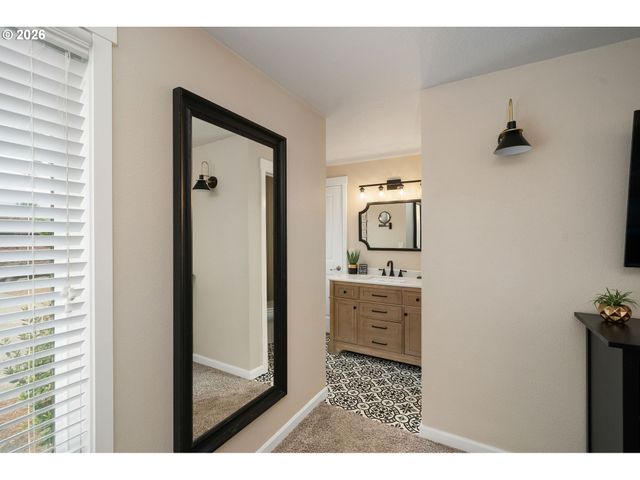 708 Ne 238TH Pl, Wood Village, OR 97060