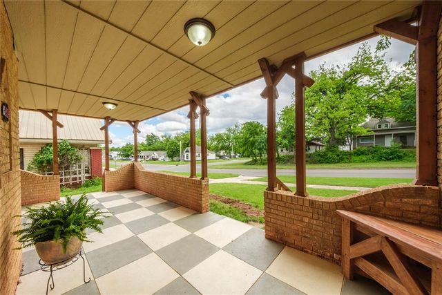 904 W Minnesota Avenue, Chickasha, OK 73018