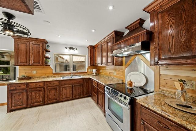 904 W Minnesota Avenue, Chickasha, OK 73018