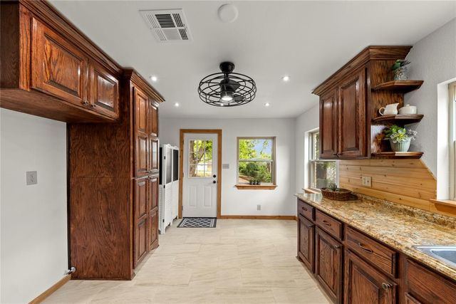 904 W Minnesota Avenue, Chickasha, OK 73018