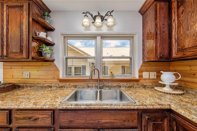 904 W Minnesota Avenue, Chickasha, OK 73018