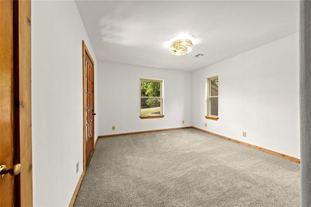 904 W Minnesota Avenue, Chickasha, OK 73018