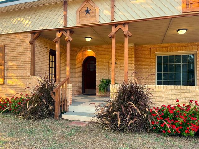 904 W Minnesota Avenue, Chickasha, OK 73018