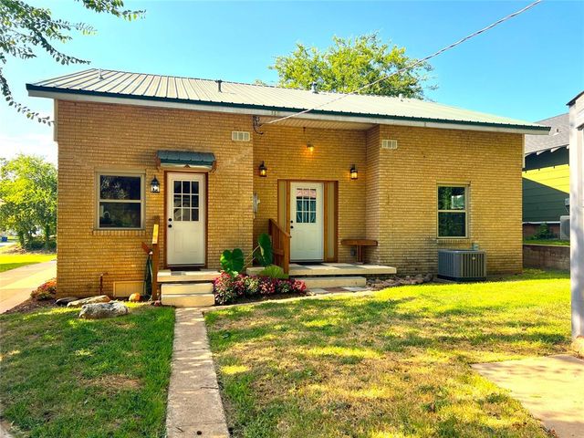 904 W Minnesota Avenue, Chickasha, OK 73018