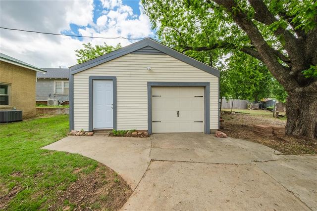 904 W Minnesota Avenue, Chickasha, OK 73018