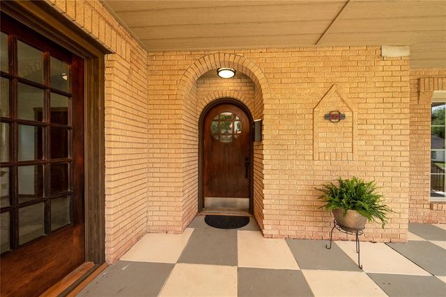 904 W Minnesota Avenue, Chickasha, OK 73018