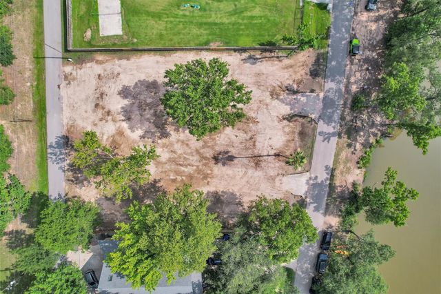 17612 White Perch Lake Drive, Conroe, TX 77384