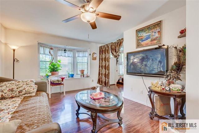 2704 Cricket Circle 2704, Edison, NJ 08820