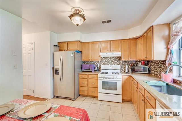 2704 Cricket Circle 2704, Edison, NJ 08820