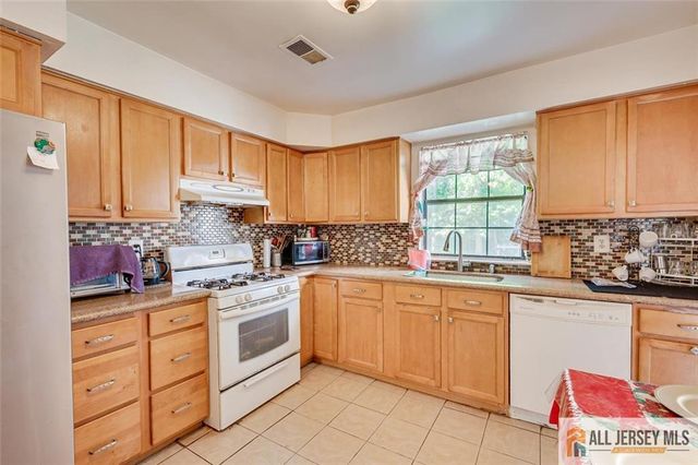 2704 Cricket Circle 2704, Edison, NJ 08820