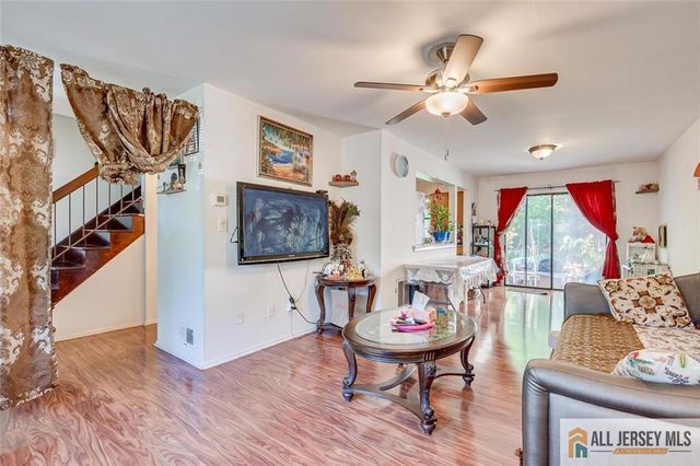 2704 Cricket Circle 2704, Edison, NJ 08820