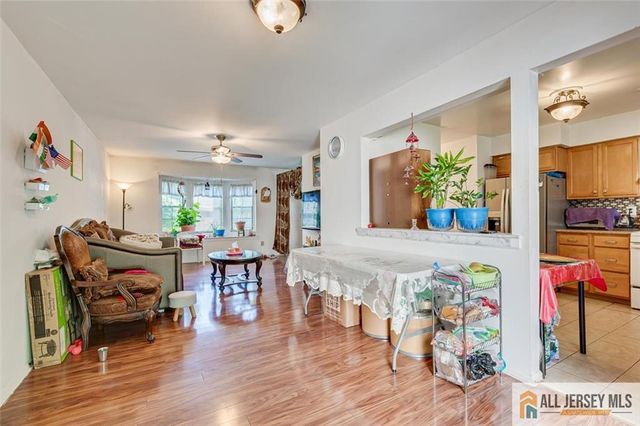 2704 Cricket Circle 2704, Edison, NJ 08820