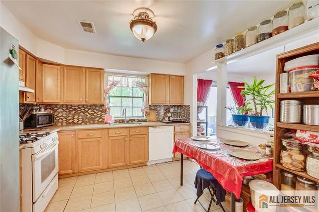 2704 Cricket Circle 2704, Edison, NJ 08820