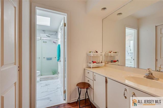 2704 Cricket Circle 2704, Edison, NJ 08820