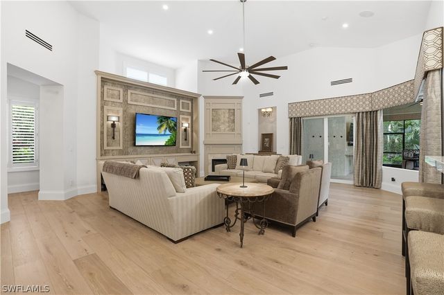 328 SEDGWICK CT, Naples, FL 34108