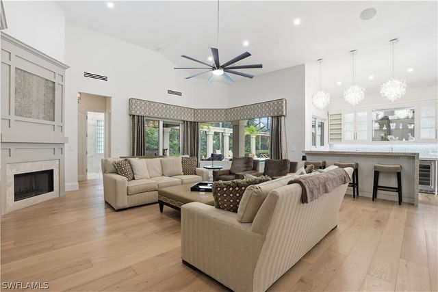 328 SEDGWICK CT, Naples, FL 34108