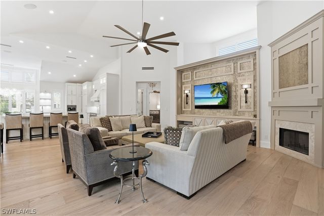 328 SEDGWICK CT, Naples, FL 34108