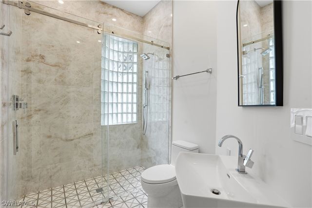 328 SEDGWICK CT, Naples, FL 34108