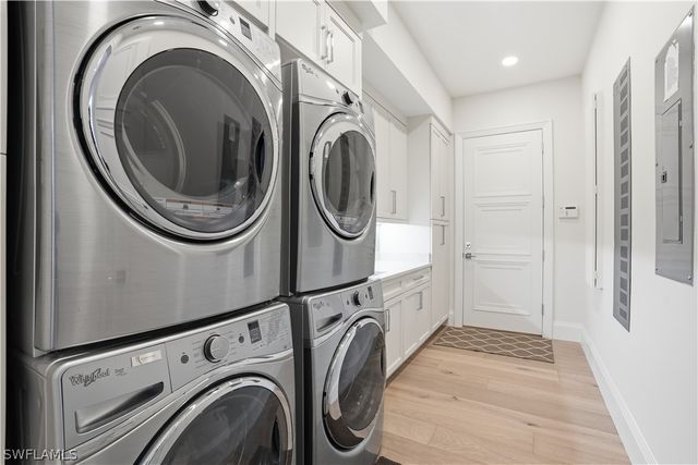 328 SEDGWICK CT, Naples, FL 34108