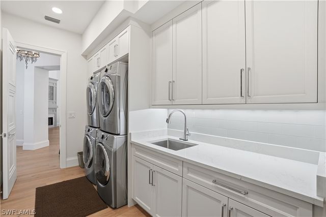 328 SEDGWICK CT, Naples, FL 34108