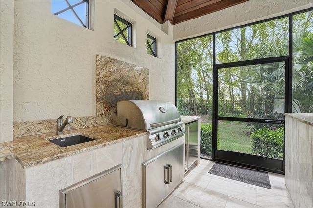 328 SEDGWICK CT, Naples, FL 34108