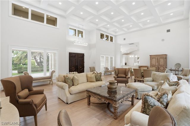 328 SEDGWICK CT, Naples, FL 34108