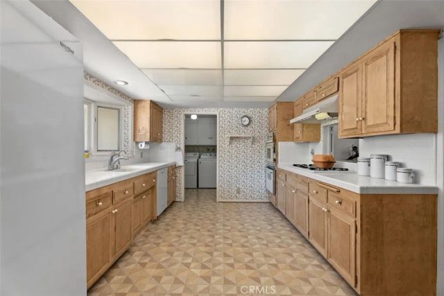 807 Dorothy Lane, Fullerton, CA 92831