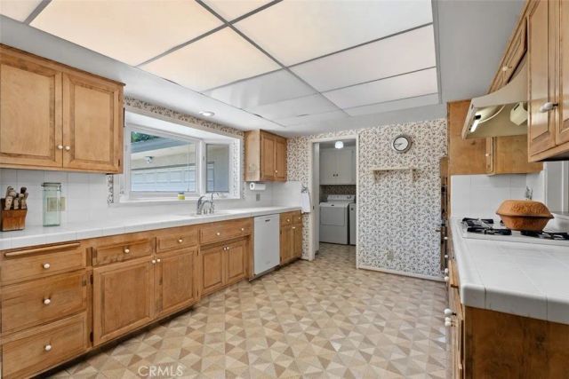 807 Dorothy Lane, Fullerton, CA 92831