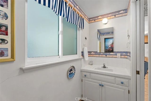 807 Dorothy Lane, Fullerton, CA 92831