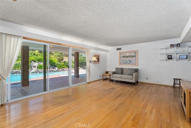 807 Dorothy Lane, Fullerton, CA 92831