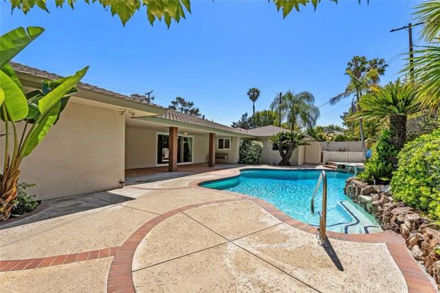 807 Dorothy Lane, Fullerton, CA 92831