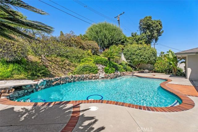 807 Dorothy Lane, Fullerton, CA 92831