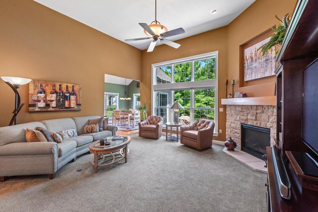 420 Cobblestone COURT, Slinger, WI 53086