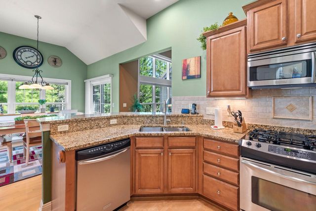 420 Cobblestone COURT, Slinger, WI 53086