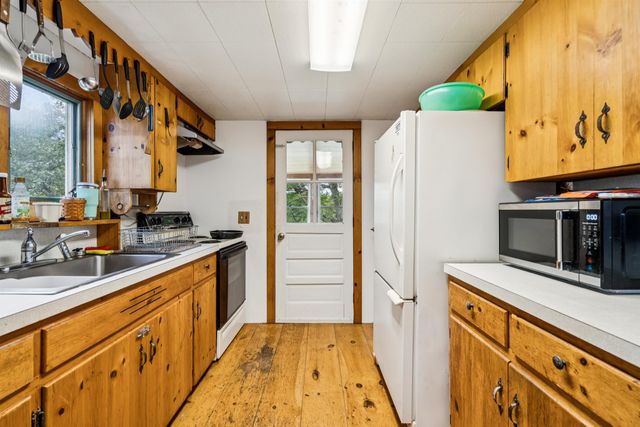 196 Cowdrey Outlook, Barnard, VT 05032