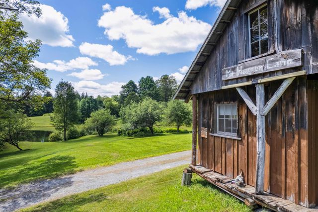 196 Cowdrey Outlook, Barnard, VT 05032