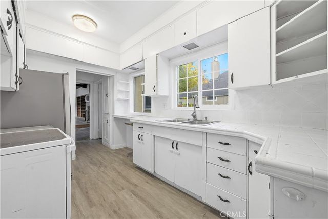 929 Descanso Drive, La Canada Flintridge, CA 91011