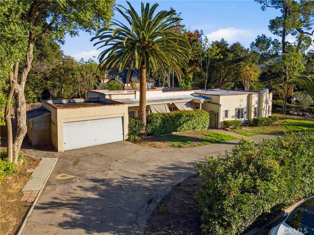 929 Descanso Drive, La Canada Flintridge, CA 91011