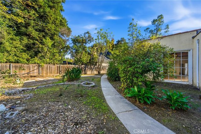 929 Descanso Drive, La Canada Flintridge, CA 91011