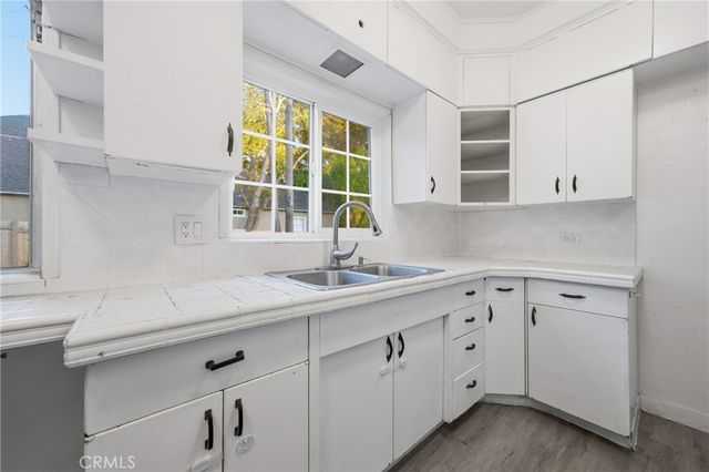 929 Descanso Drive, La Canada Flintridge, CA 91011