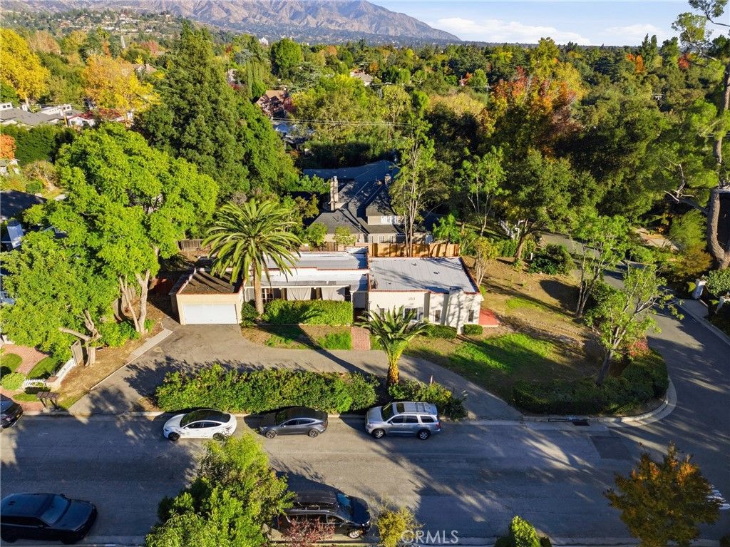 929 Descanso Drive, La Canada Flintridge, CA 91011