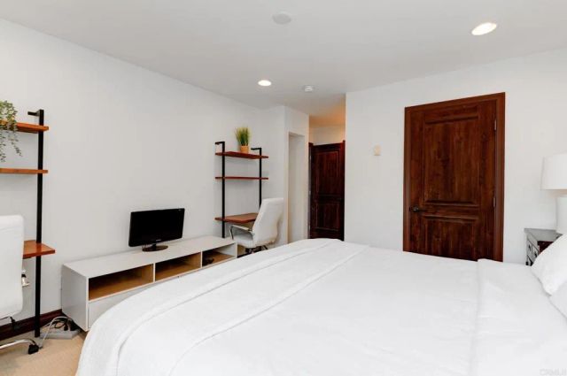 935 Genter Street 212, La Jolla, CA 92037