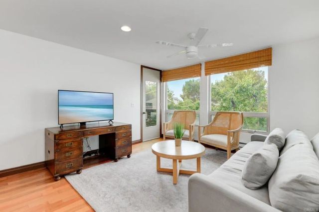 935 Genter Street 212, La Jolla, CA 92037